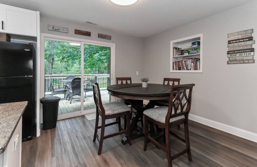 Norwood House | Lake Tillery Area, 4-bedroom house in charming Norwood with WiFi, Deck and AC