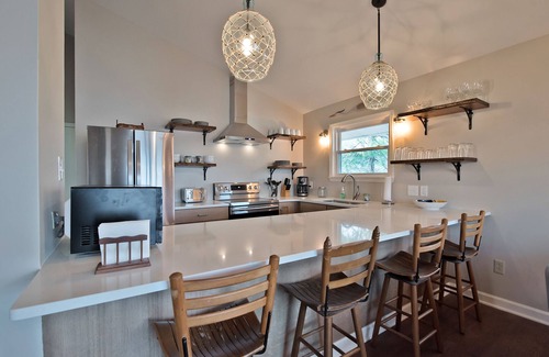 Norwood House | Lake Tillery- Beautiful sunrises, large screened porch, and newly renovated home