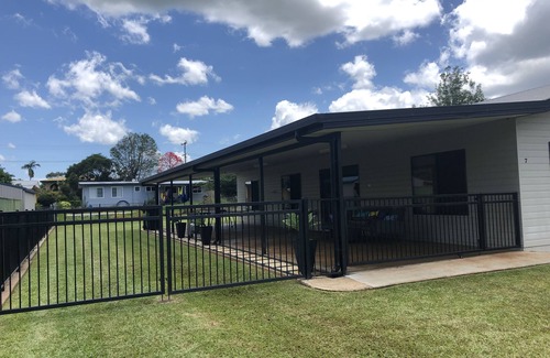 Tinaroo House | Lake Time at Tinaroo