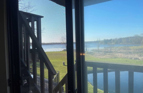 Leesburg Cabin | Lake Tippecanoe, Little Tippy retreat—sleeps 12, dog friendly, private lakefront