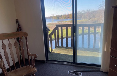 Leesburg Cabin | Lake Tippecanoe, Little Tippy retreat—sleeps 12, dog friendly, private lakefront