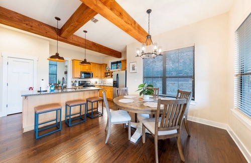 Leander Cabin | Lake Travis Hill Country Hollows Resort Cabin