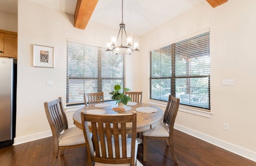Leander Cabin | Lake Travis Hill Country Hollows Resort Cabin