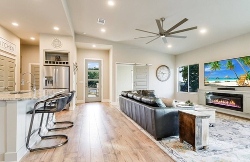 Lago Vista House | Lake Travis Lago Vista Pool, FirePit, Fishing-Boat