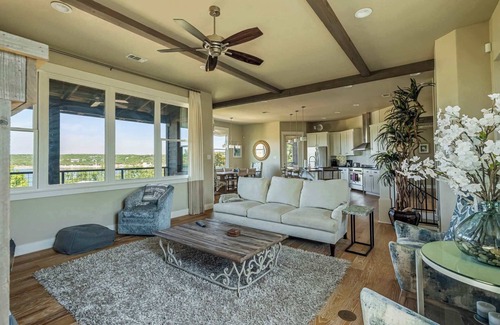 Spicewood Villa | Lake Travis Views | 5BR | BBQ | Pickleball