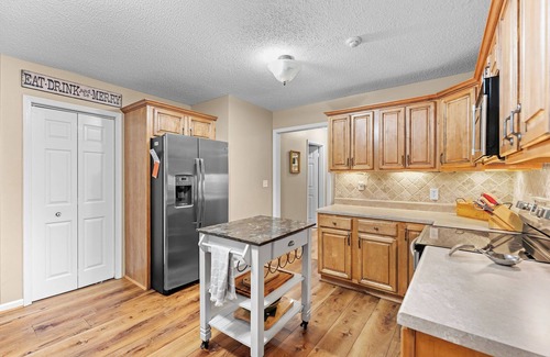 Northport House | Lake Tuscaloosa Waterfront Home -great for friends, families, and Bama parents!