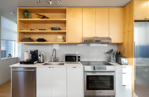 Eastlake House | Lake Union View Townhome at East Lake