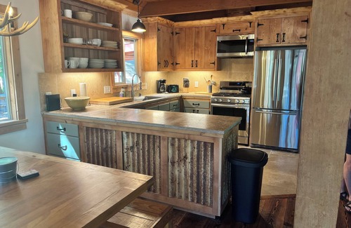 Lake Almanor Country Club Cabin | Lake Almanor Peninsula Cabin. right next to Rec 2. Newly Remodeled!