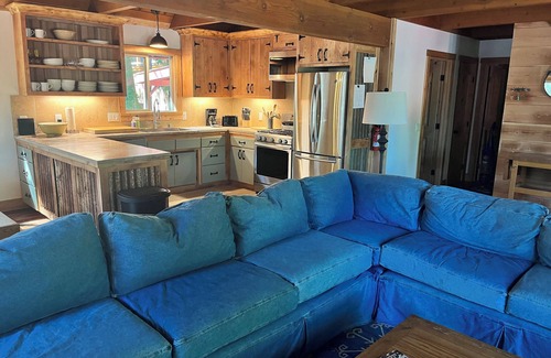 Lake Almanor Country Club Cabin | Lake Almanor Peninsula Cabin. right next to Rec 2. Newly Remodeled!