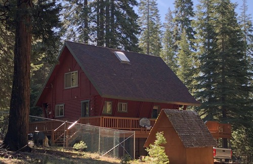 Lake Almanor Country Club Cabin | Lake front, Private Dock, inside the country club