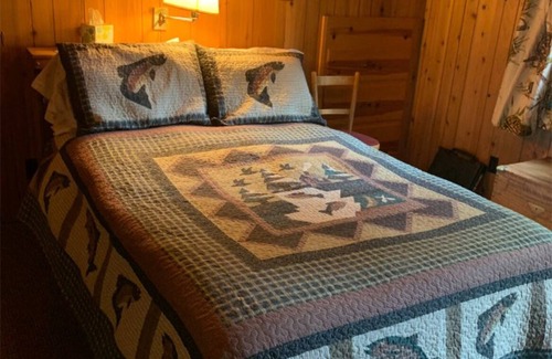 Lake Almanor Country Club Cabin | Lake front, Private Dock, inside the country club