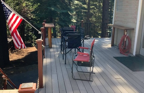 Lake Almanor Country Club Cabin | Lake Almanor CC Cabin filtered lake and full mountain view