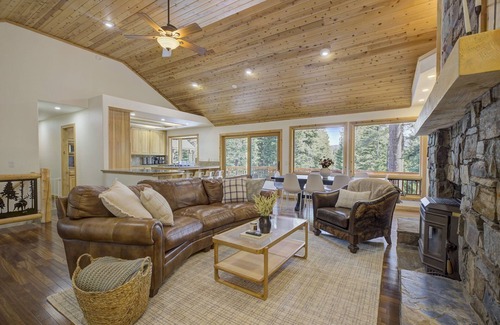 Lake Almanor Country Club House | Lake Ridge Retreat