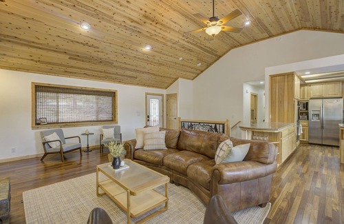 Lake Almanor Country Club House | Lake Ridge Retreat
