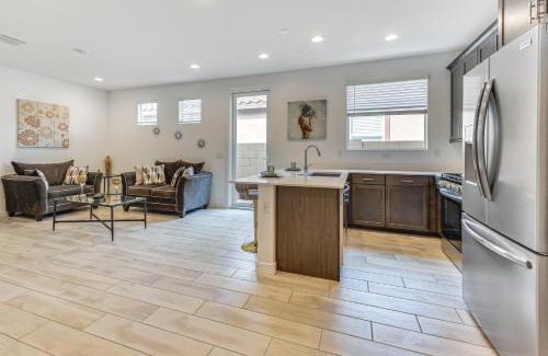 Pinal County Apartment | Lake and Mtn Views Modern Apache Junction Getaway