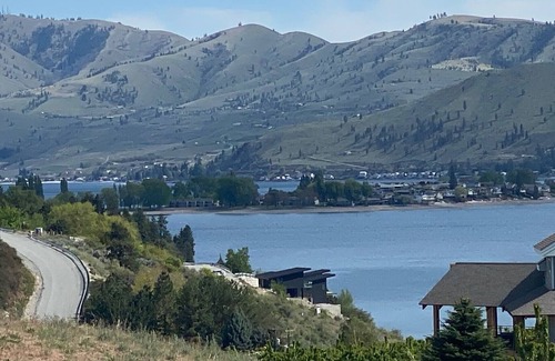 Manson House | Lake Vacation Rental- Full House