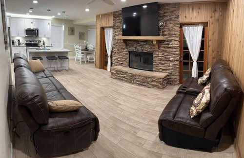 Brandon House | Lake Valrico Camelot Court with Heated Pool and access to 134 acre private lake