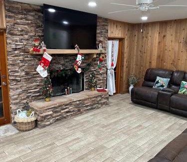 Brandon House | Lake Valrico's Camelot Court with HEATED POOL & access to private lake