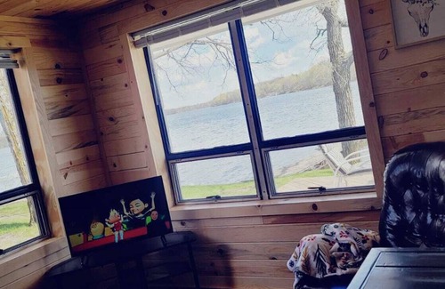 Alexandria Cabin | Lake Victoria, White cabin with beautiful views overlooking the lake