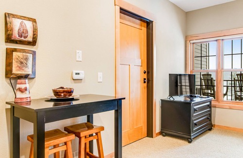 Three Lakes Condo | Lake-view, 3rd-floor studio with kitchenette, balcony, pool, hot tubs, & gym