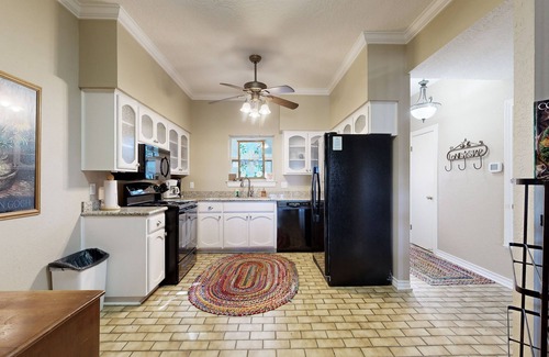 Canyon Lake House | Lake-View All-Suite Retreat - Near Marina, Beach, Dining & Outdoor Activities