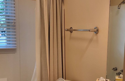 Gypsum Apartment | Lake View and Access to the Beach Area - 3 Bedroom Apartment above Garag