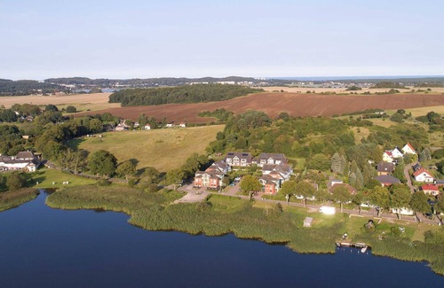 Neuensien Apartment | LAKE VIEW AND balcony - quiet location - Mönchgut 5