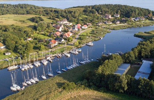 Neuensien Apartment | LAKE VIEW AND balcony - quiet location - Mönchgut 5