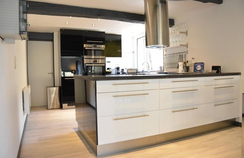 Grand Coo House | Lake-view apartment with sauna, hot tub