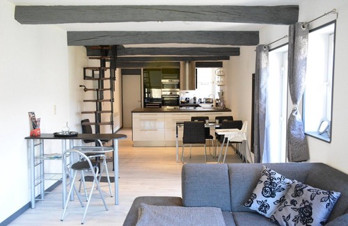 Grand Coo House | Lake-view apartment with sauna, hot tub