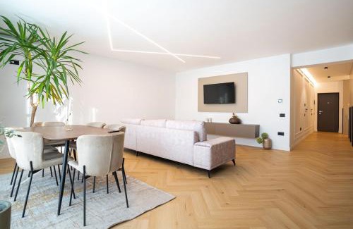 Ramnicu Valcea Apartment | Lake view apartment - free parking