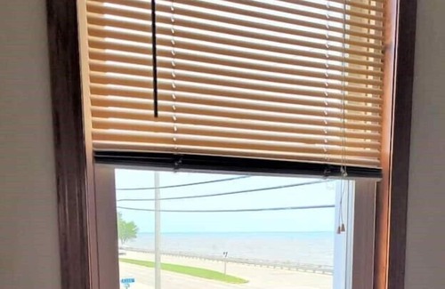Two Rivers Apartment | Lake View Apartments on Memorial - Unit C