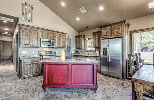 Texanna House | Lake View Cabin -Lake access is 5 min