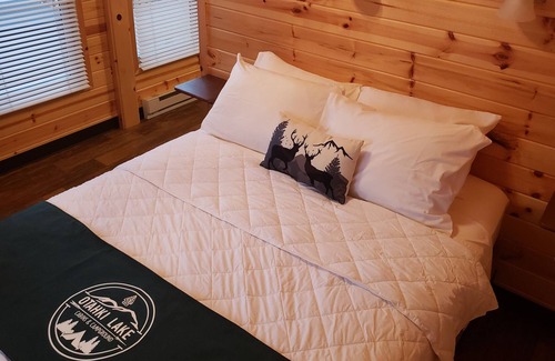 Patterson Cabin | Lake View Cabin with Hot Tub