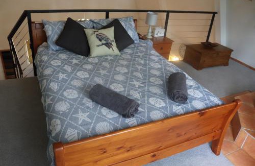 Landsborough Ski Chalet | LAKE VIEW CHALET Australia Zoo close by