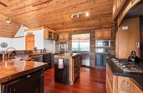 Silver Point Ski Chalet | Lake View Chalet | Game Room | Hot Tub