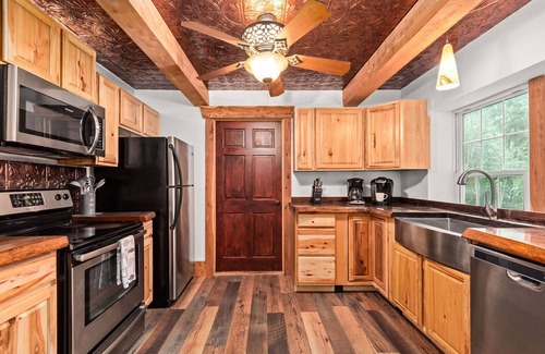 Silver Point Ski Chalet | Lake View Chalet | Game Room | Hot Tub