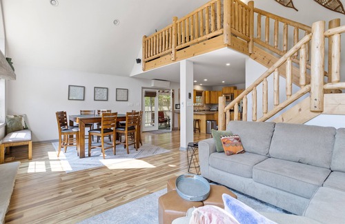 Briar Crest Woods House | Lake View Chalet, Steps from Beach, Newly Renovate