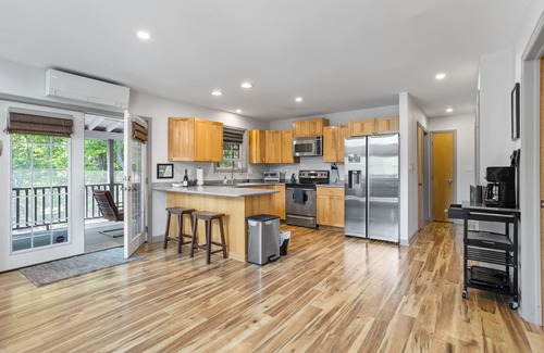 Briar Crest Woods House | Lake View Chalet, Steps from Beach, Newly Renovate