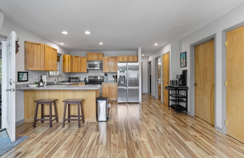Briar Crest Woods House | Lake View Chalet, Steps from Beach, Newly Renovate