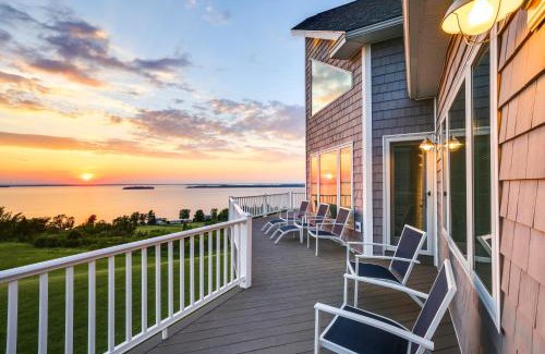 St. Albans House | Lake View Champlain Home with Hot Tub and Sauna!