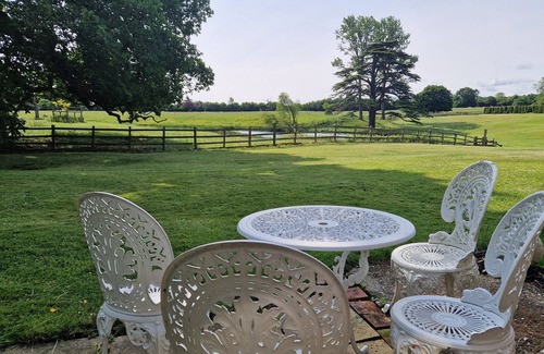 Alford Cottage | LAKE VIEW COTTAGE, family friendly, country holiday cottage in Alford