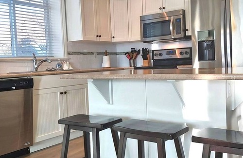 Okanagan-Similkameen House | Lake View Cottage - Fantastic views - 2 kitchens