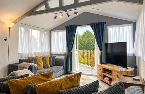 Hulland Ward House | Lake View Cottage