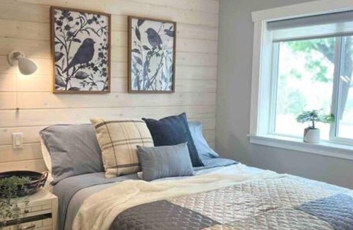 Agassiz House | Lake View Cottage in Agassiz