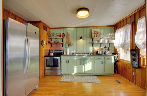 Gravois Mills House | Lake View Cottage: Lake Ozarks Getaway