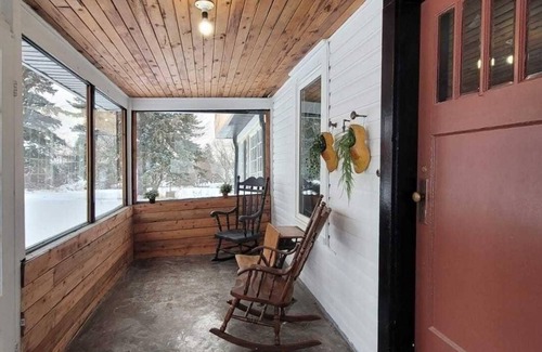 Roseneath House | Lake view cottage with Dirt bike and ATV trails