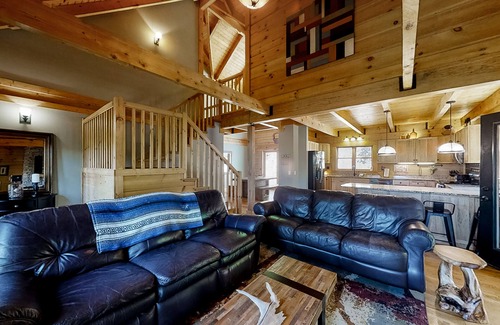Tazewell Cabin | Lake view dog-friendly cabin w/private deck, gas grill, wood fireplace, and W/D
