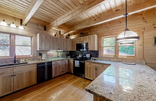 Tazewell Cabin | Lake view dog-friendly cabin w/private deck, gas grill, wood fireplace, and W/D