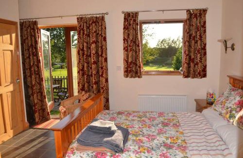 Thrandeston Cabin | Lake View